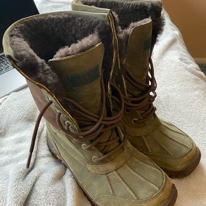 Ugg Adirondack Womens boots 7
